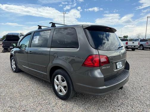 2010 Volkswagen Routan SE