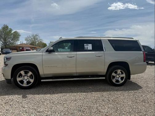 Champagne Silver Metallic 2016 Chevrolet Suburban LT