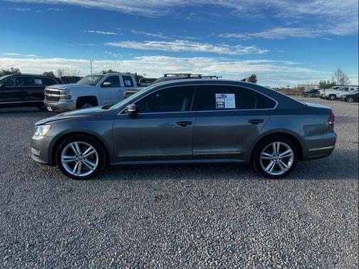 2013 Volkswagen Passat 2.0 TDI SE w/ Sunroof