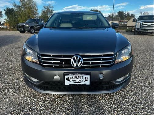2013 Volkswagen Passat 2.0 TDI SE w/ Sunroof
