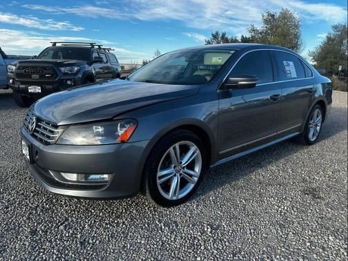 2013 Volkswagen Passat 2.0 TDI SE w/ Sunroof