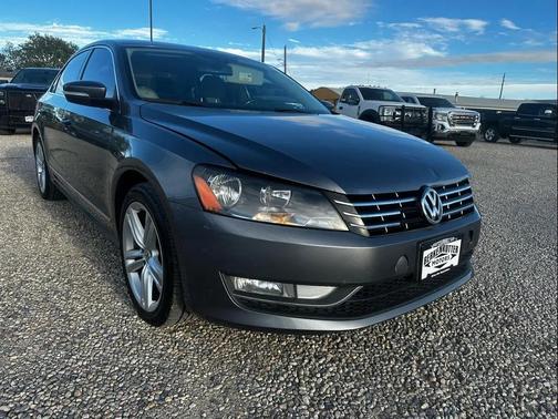 2013 Volkswagen Passat 2.0 TDI SE w/ Sunroof