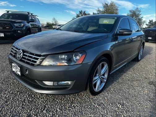 2013 Volkswagen Passat 2.0 TDI SE w/ Sunroof