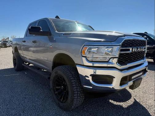 2022 RAM 2500 Tradesman Crew Cab 4x4 6'4' Box