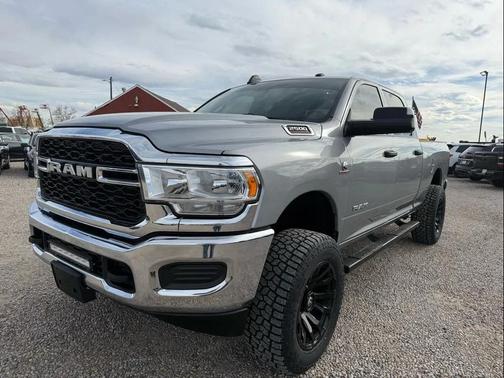 2022 RAM 2500 Tradesman Crew Cab 4x4 6'4' Box