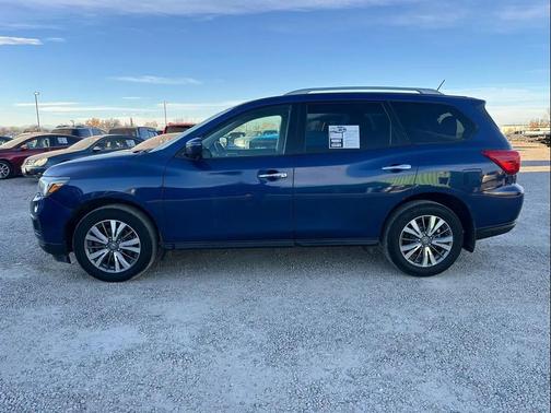 2018 Nissan Pathfinder SV