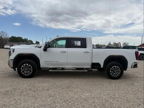 White 2024 GMC Sierra 2500 SLT