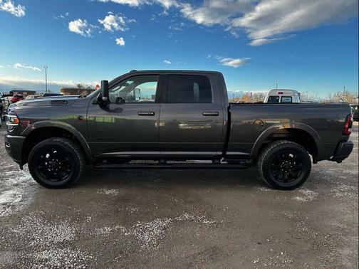 2020 RAM 2500 Laramie Crew Cab 4X4 6'4' Box