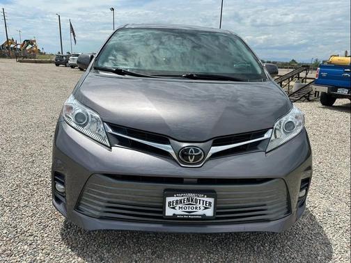 2020 Toyota Sienna XLE