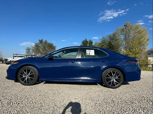 2024 Toyota Camry Hybrid SE