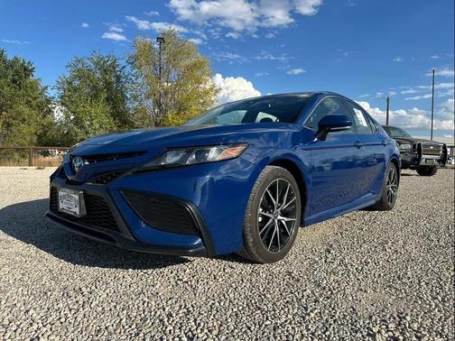 2024 Toyota Camry Hybrid SE