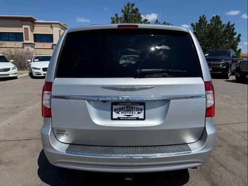 2012 Chrysler Town & Country Touring