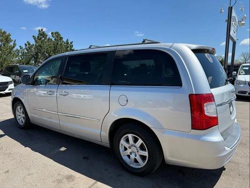 2012 Chrysler Town & Country Touring