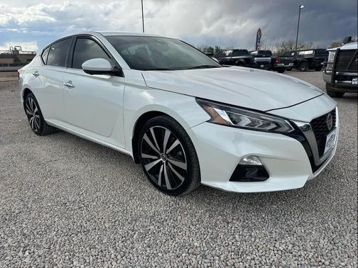Pearl White Tricoat 2019 Nissan Altima 2.5 Platinum