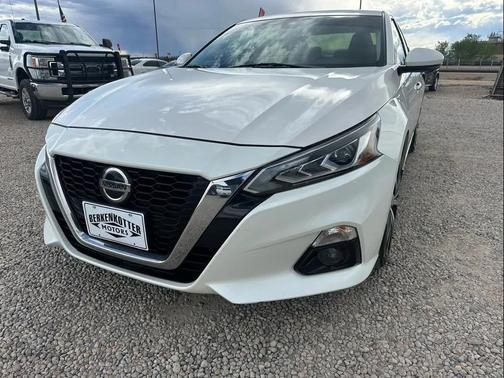 Pearl White Tricoat 2019 Nissan Altima 2.5 Platinum