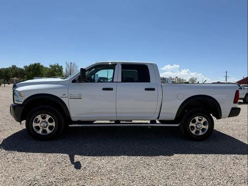 Bright White Clearcoat 2018 RAM 2500 Tradesman Crew Cab 4x4 6'4' Box
