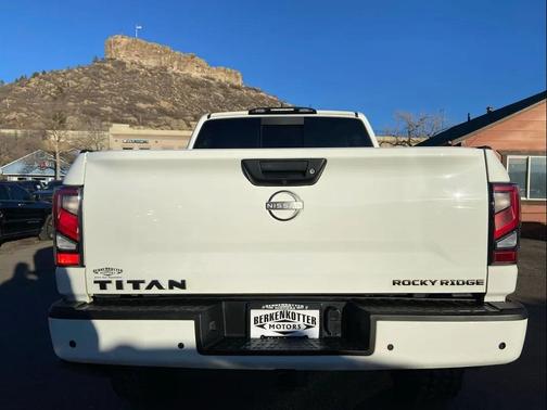 Glacier White 2023 Nissan Titan SV