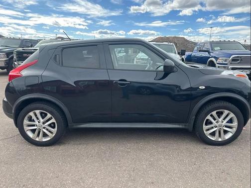 Black 2014 Nissan Juke SL