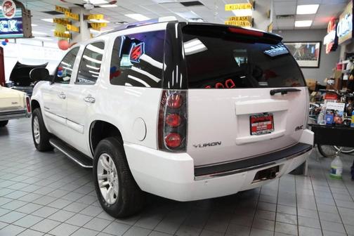 White 2007 GMC Yukon Denali