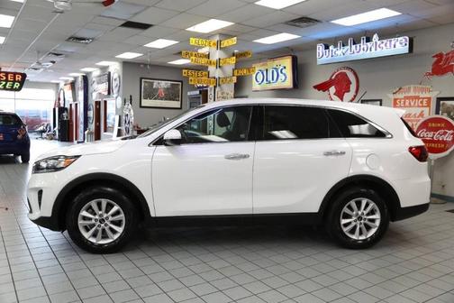 White 2020 Kia Sorento LX