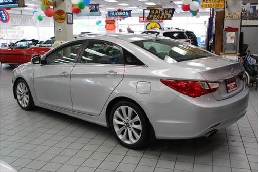 2011 Hyundai SONATA SE