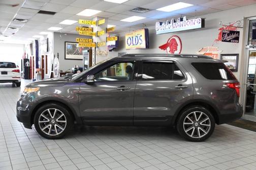 Gray 2015 Ford Explorer XLT