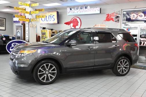 Gray 2015 Ford Explorer XLT