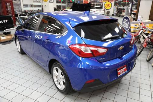 Blue 2017 Chevrolet Cruze LT