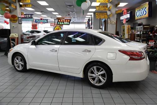 Pearl White 2013 Nissan Altima 2.5 SL