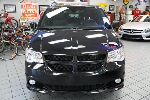 Black 2019 Dodge Grand Caravan GT