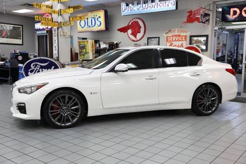 White 2017 INFINITI Q50 400
