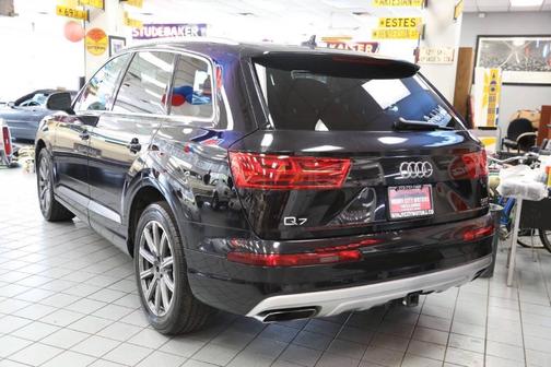 Orca Black Metallic 2018 Audi Q7 3.0T Prestige