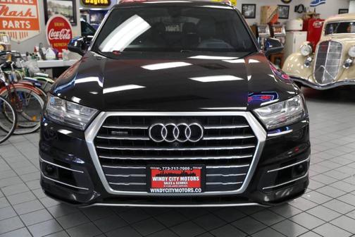 Orca Black Metallic 2018 Audi Q7 3.0T Prestige