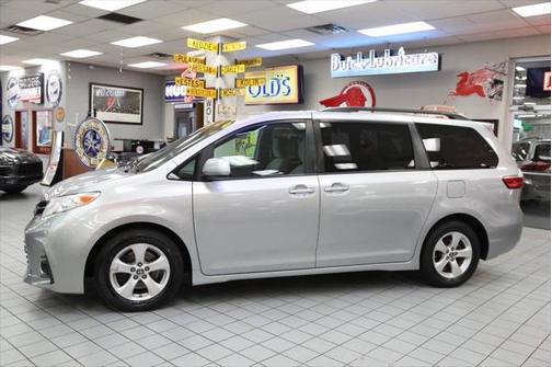 2020 Toyota Sienna LE