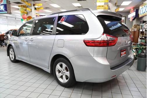 2020 Toyota Sienna LE