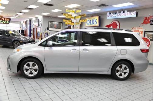 2020 Toyota Sienna LE