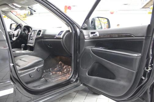 2012 Jeep Grand Cherokee Laredo for sale in Chicago, IL - image 18