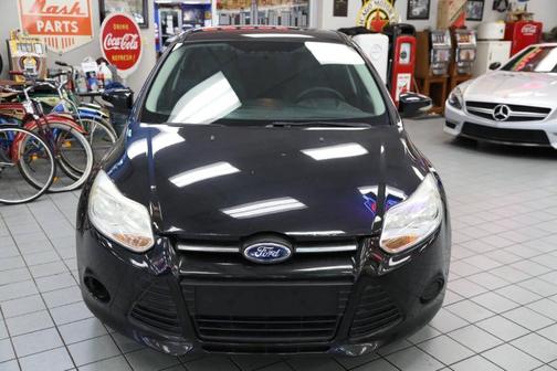 Black 2013 Ford Focus SE