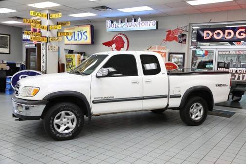 White 2002 Toyota Tundra SR5