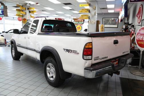 White 2002 Toyota Tundra SR5