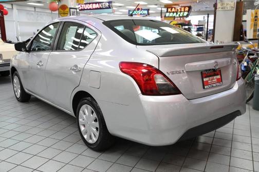 Silver 2017 Nissan Versa 1.6 SV