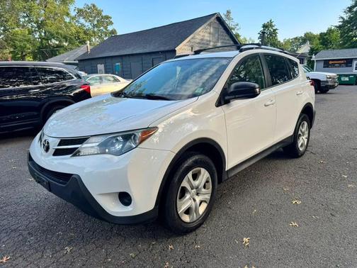Super White 2013 Toyota RAV4 LE