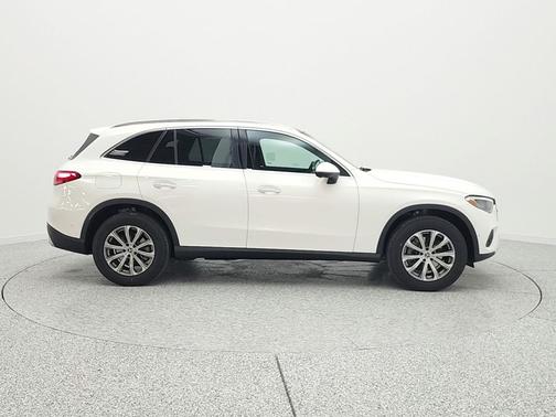 Polar White 2026 Mercedes-Benz GLC 300 Base