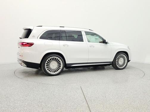 MANUFAKTUR Moonlight White Metallic 2026 Mercedes-Benz Maybach GLS 600 4MATIC