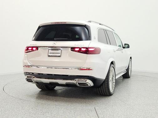 MANUFAKTUR Moonlight White Metallic 2026 Mercedes-Benz Maybach GLS 600 4MATIC