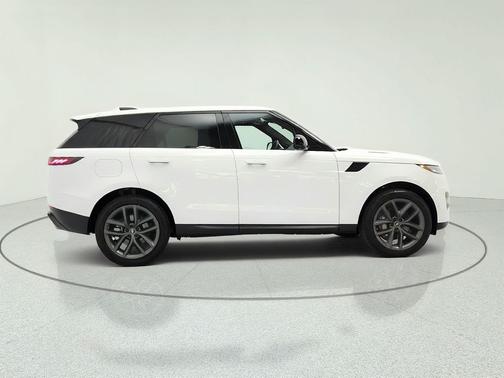 Fuji White 2025 Land Rover Range Rover Sport SE