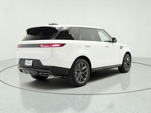 Fuji White 2025 Land Rover Range Rover Sport SE