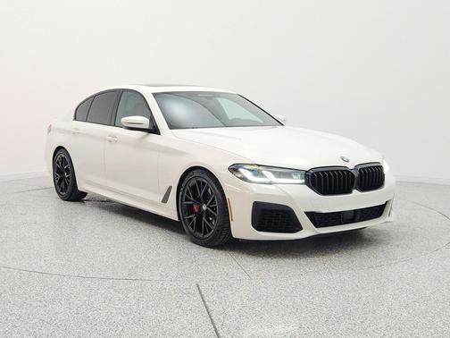 Alpine White 2023 BMW 540 i