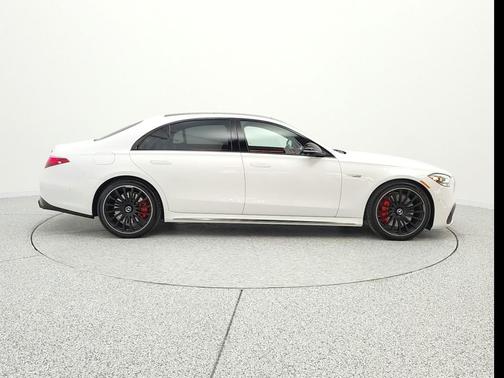 MANUFAKTUR Moonlight White Metallic 2025 Mercedes-Benz AMG S 63 E 4MATIC
