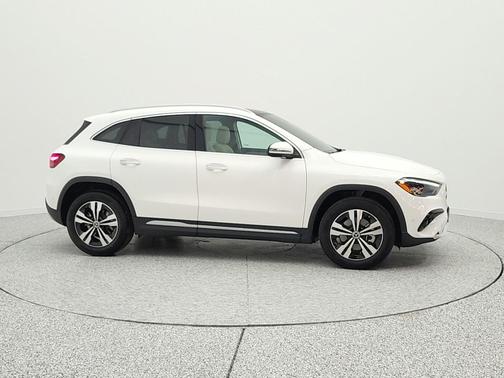 Polar White 2026 Mercedes-Benz GLA 250 4MATIC